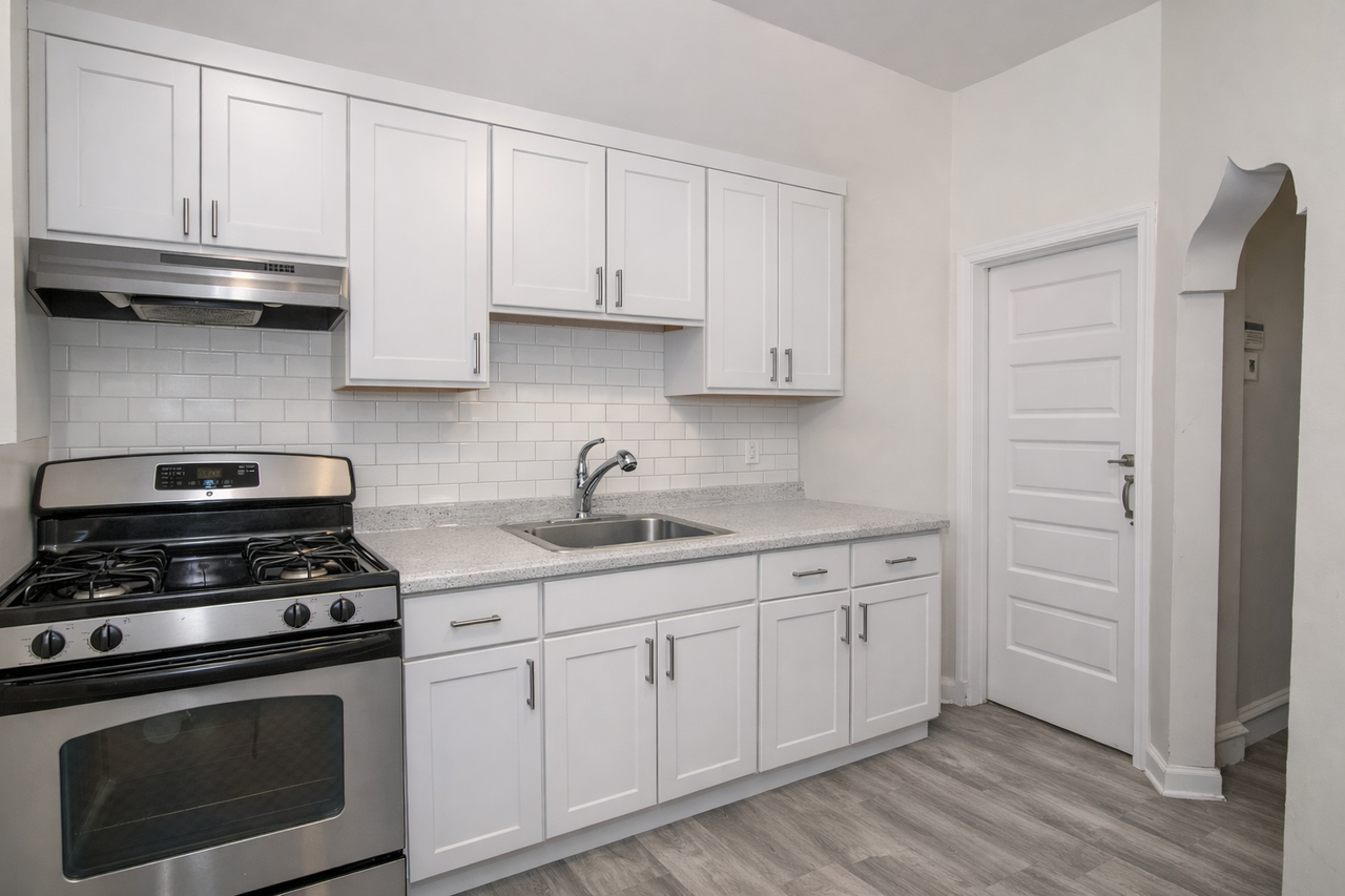 1452 N Allison St - Photo 4 of 8