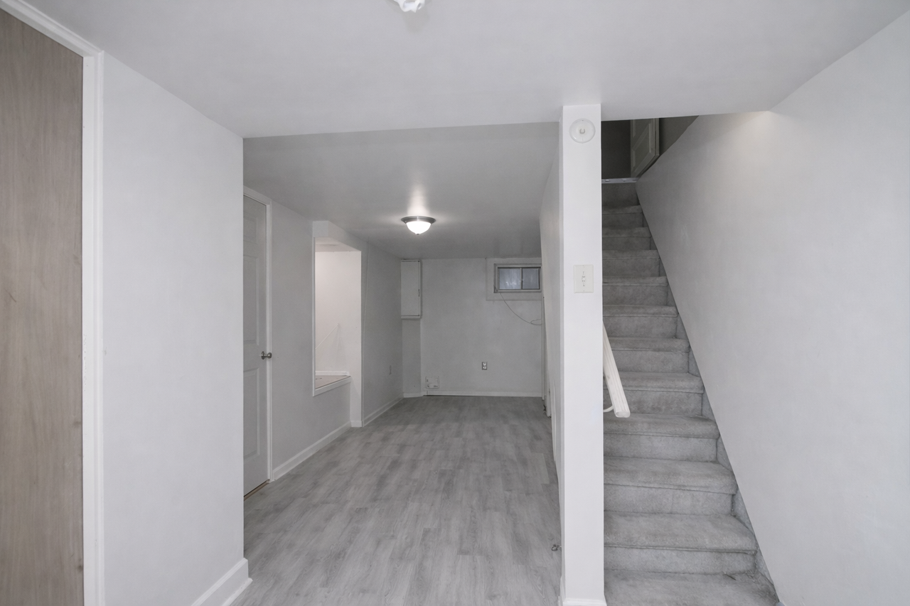 1452 N Allison St - Photo 7 of 8