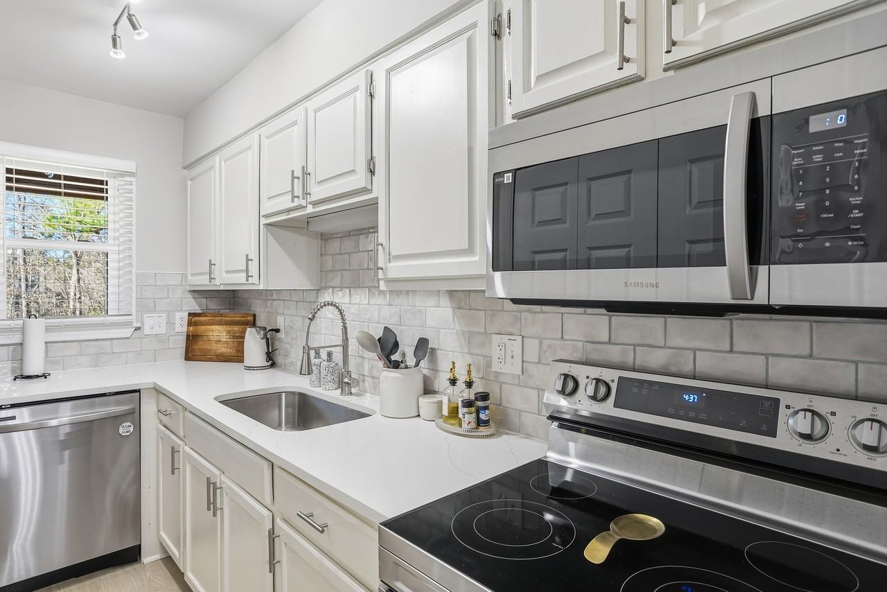 808 Kendall Dr #808 - Photo 2 of 21