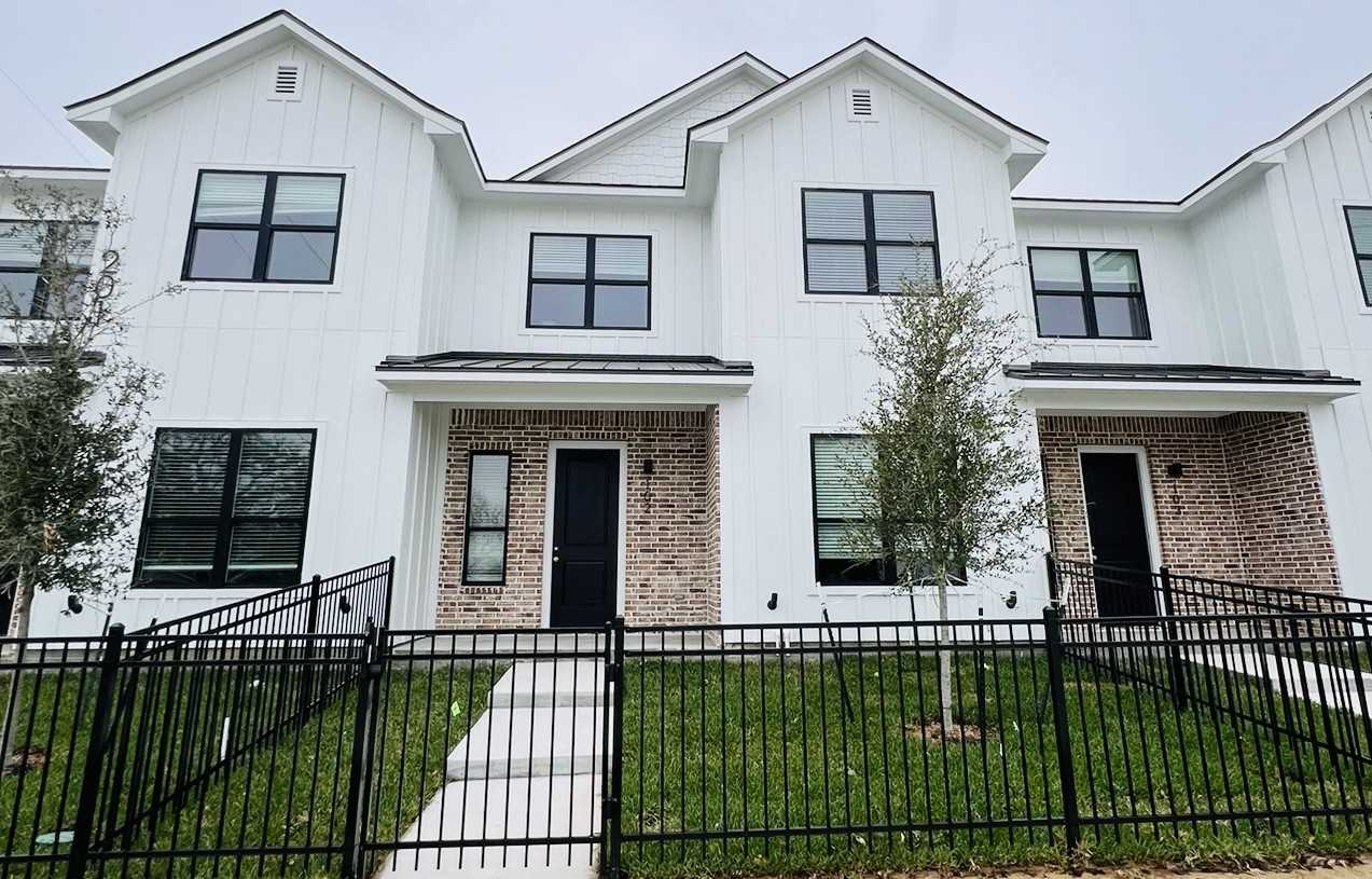 201 Fairway Dr #1 - Photo 3 of 29