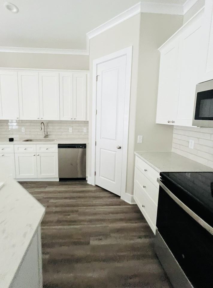 201 Fairway Dr #1 - Photo 5 of 29