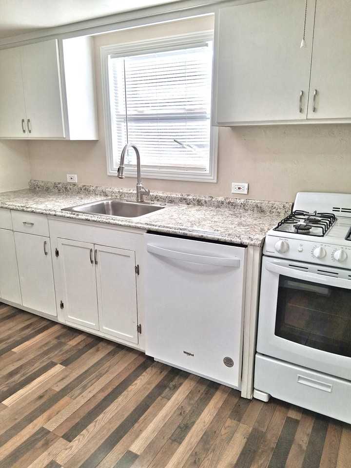 1246 Oak St #NA - Photo 3 of 18