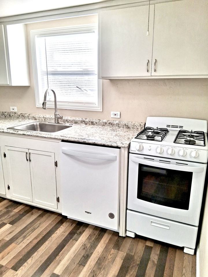 1246 Oak St #NA - Photo 4 of 18