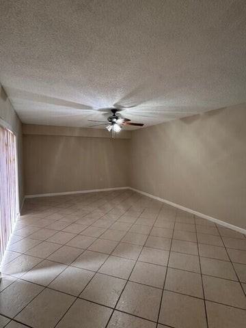 3310 33rd Way - Photo 7 of 8