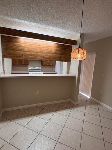 3310 33rd Way - Photo 4 of 8