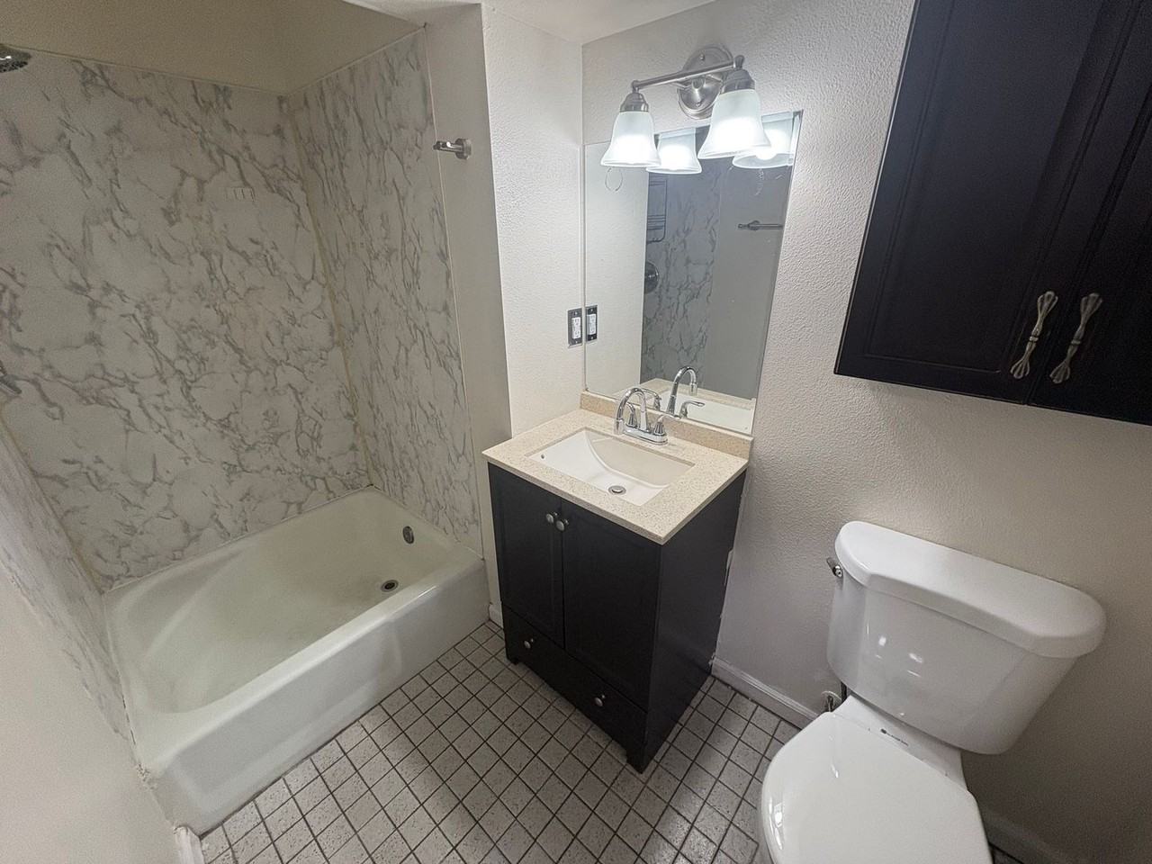 929 Pecks Dr - Photo 4 of 11