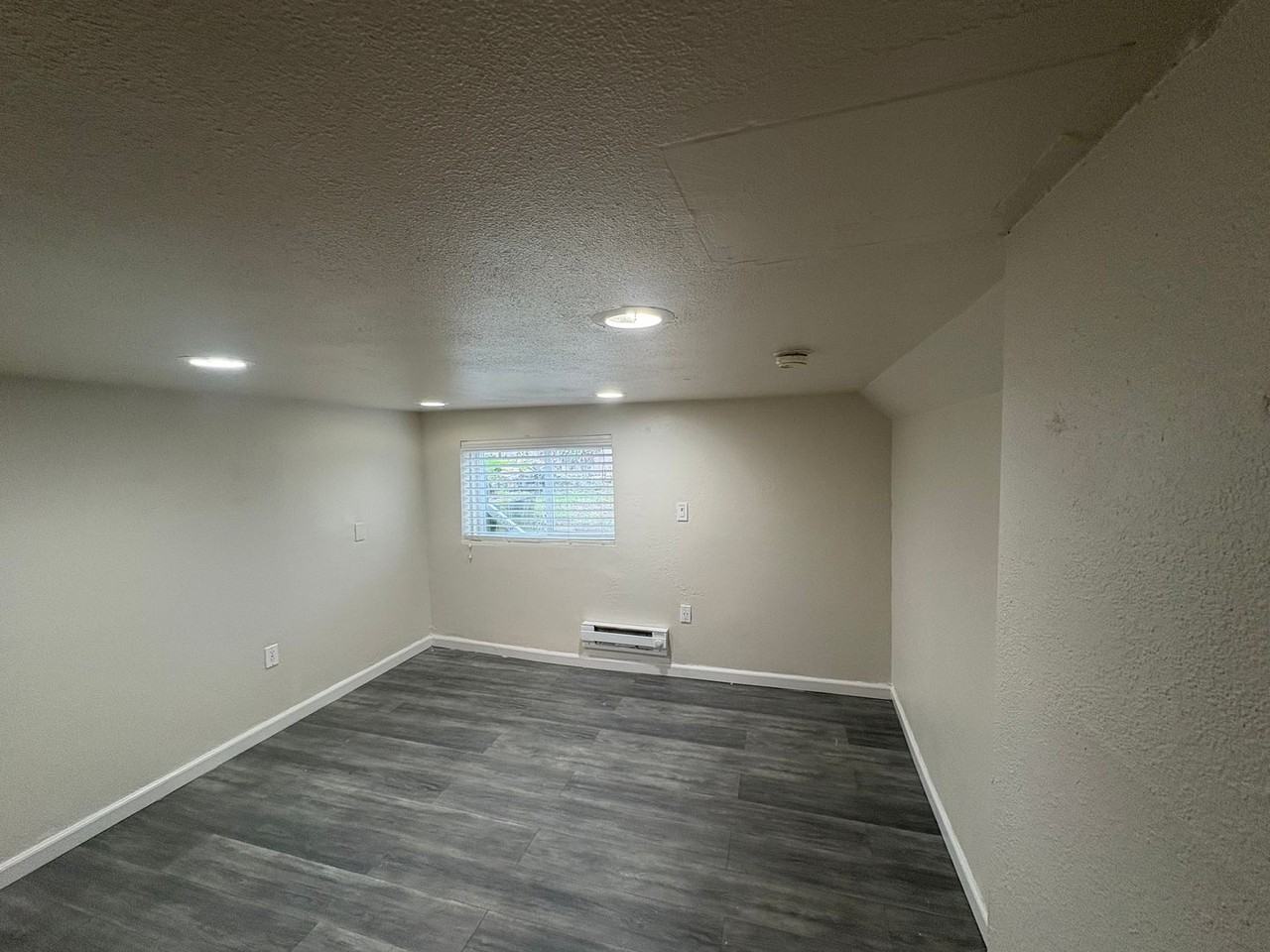 929 Pecks Dr - Photo 7 of 11