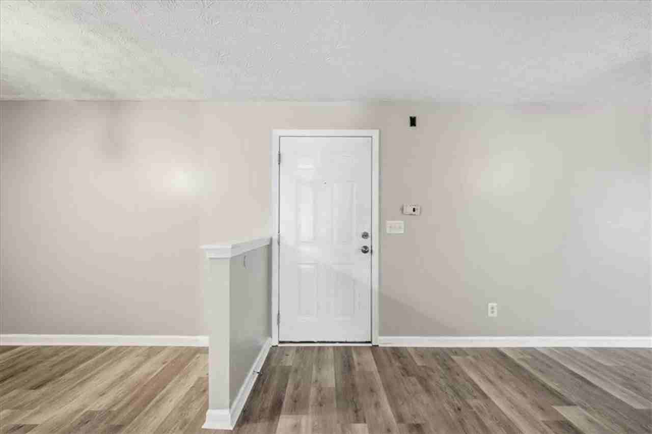 8201 Fairington Ridge Cir - Photo 3 of 9