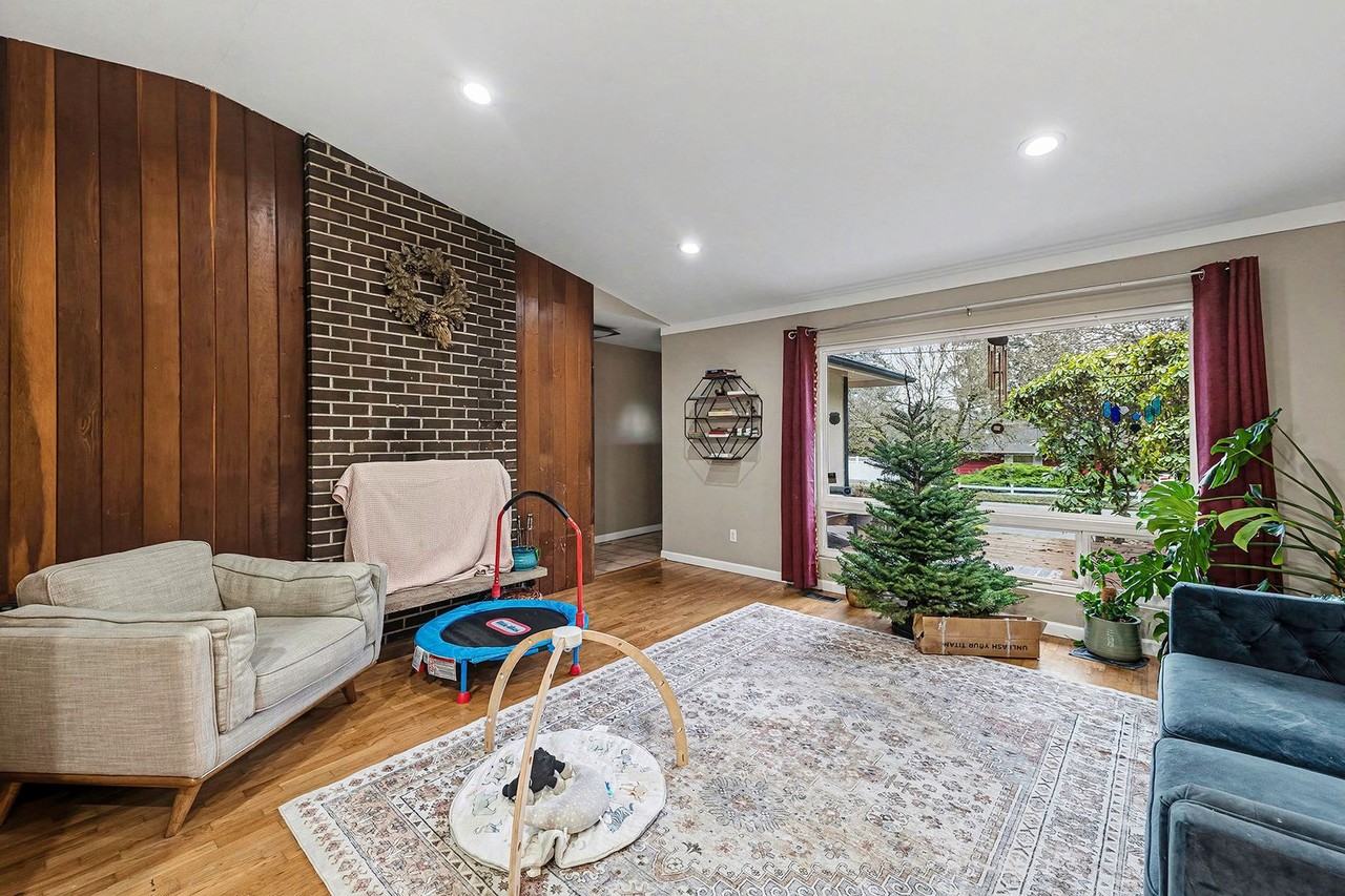 2537 166th Ave Se - Photo 2 of 14