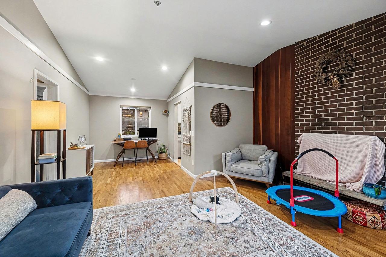 2537 166th Ave Se - Photo 3 of 14