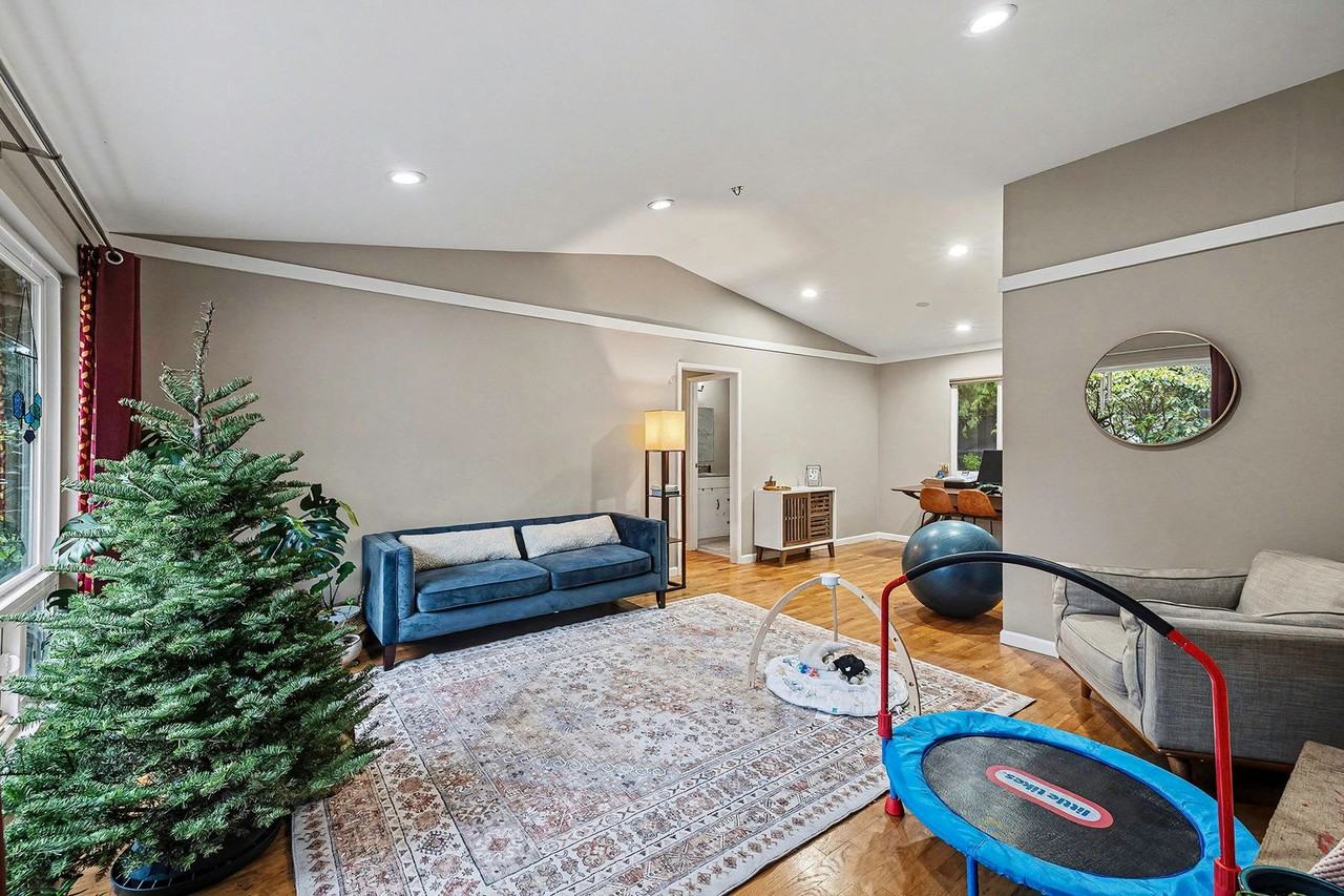 2537 166th Ave Se - Photo 4 of 14