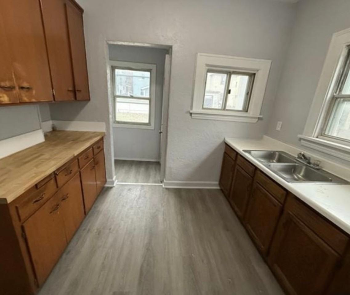 13908 Glenside Rd - Photo 3 of 8