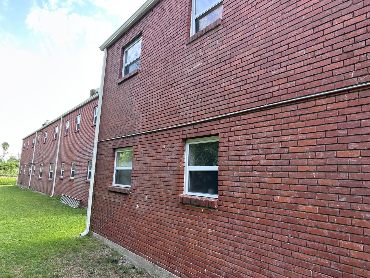 619 Warren St #B - Photo 3 of 13