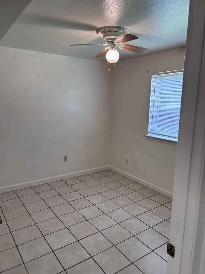 619 Warren St #B - Photo 5 of 13