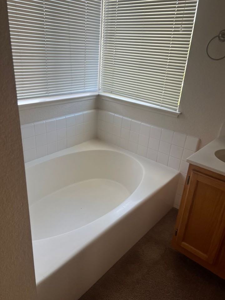 556 Regency Cir - Photo 3 of 18