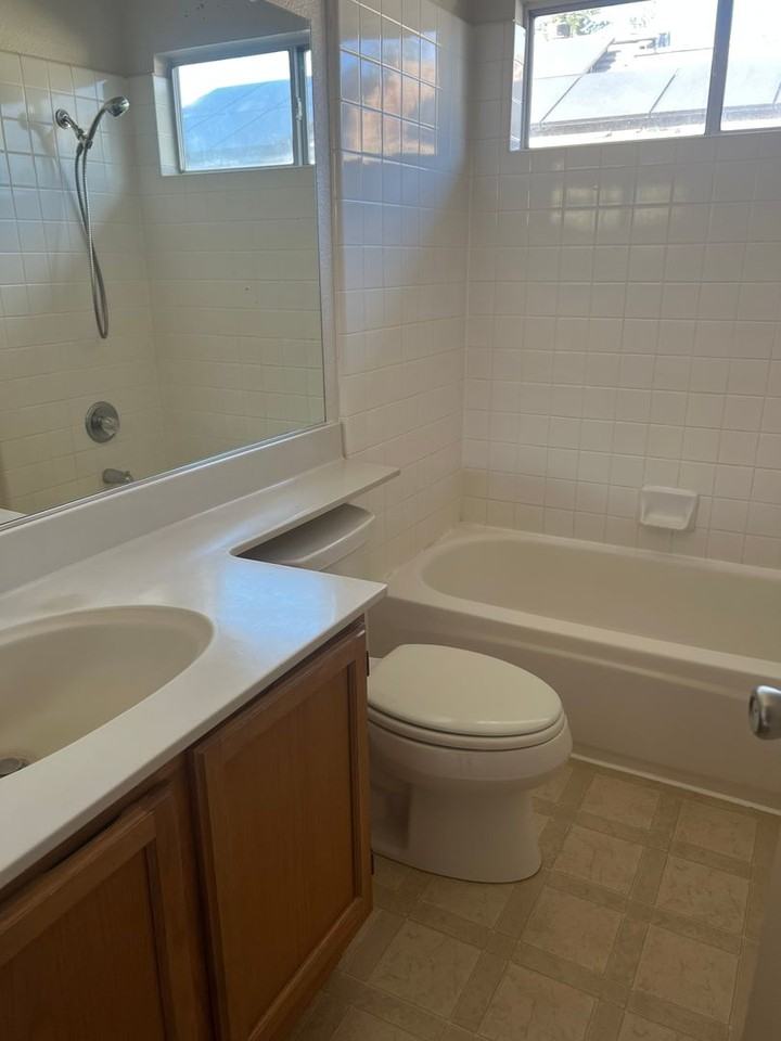 556 Regency Cir - Photo 4 of 18