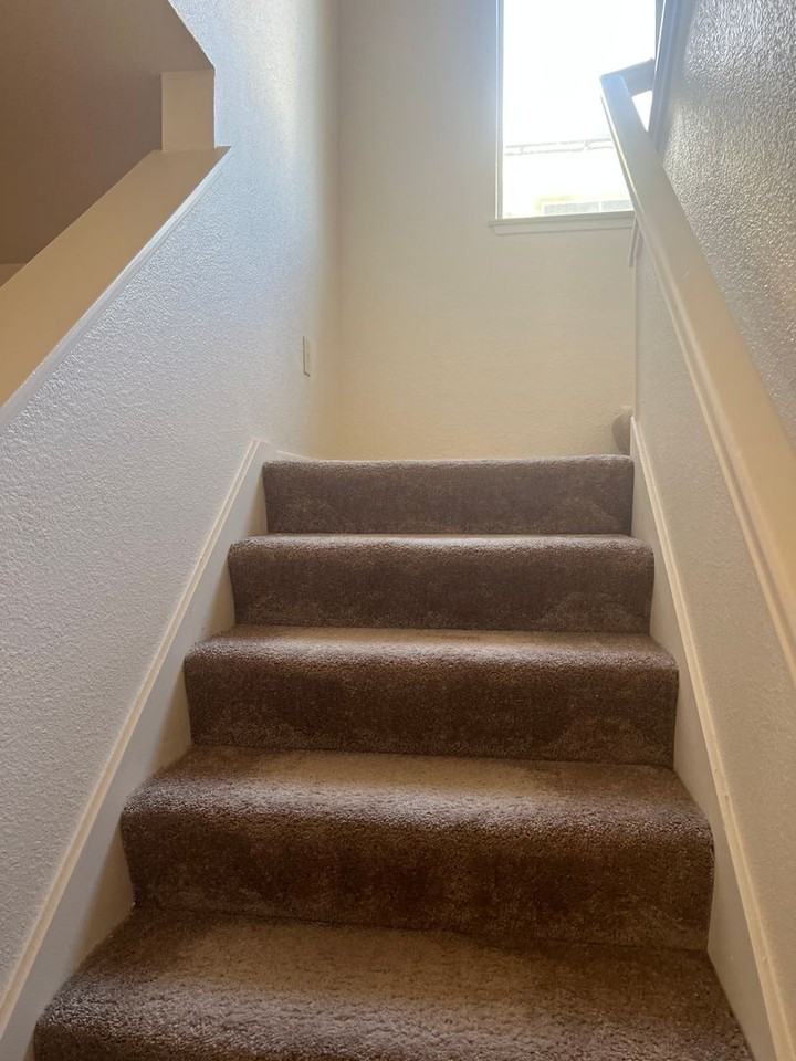 556 Regency Cir - Photo 7 of 18