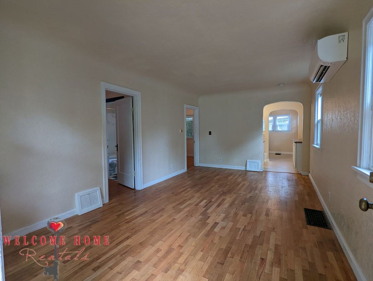 1314 Eastside St Ne - Photo 4 of 35