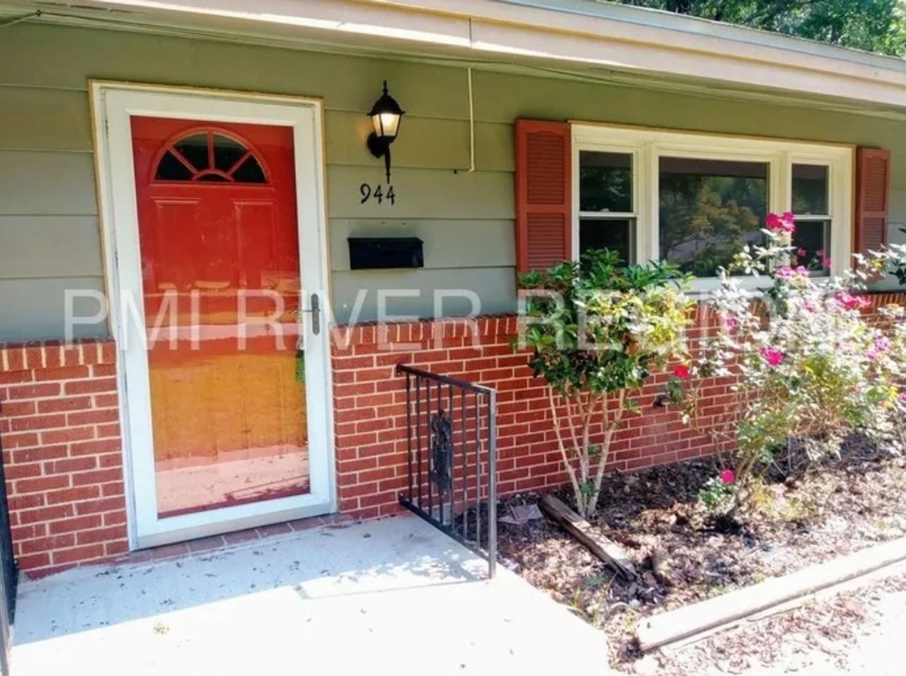 944 Parkwood Dr - Photo 6 of 12