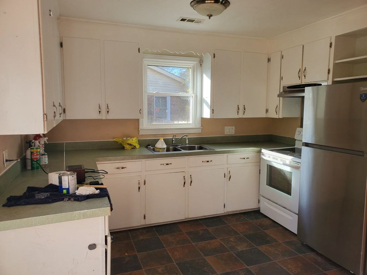 1801 Providence Rd - Photo 4 of 16