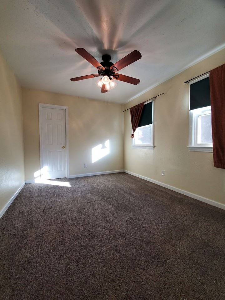 1801 Providence Rd - Photo 5 of 16