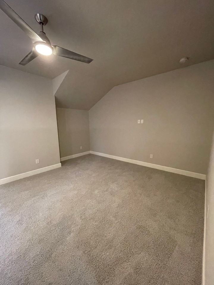 4900 Se Meldrum Ave #B - Photo 4 of 15