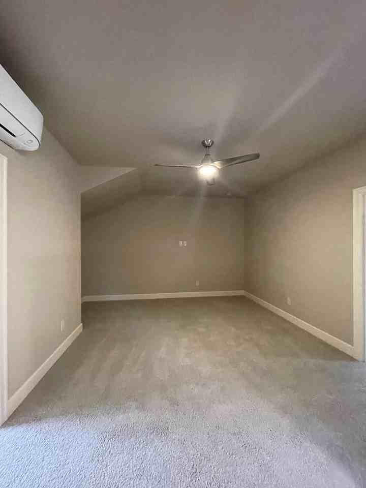 4900 Se Meldrum Ave #B - Photo 5 of 15