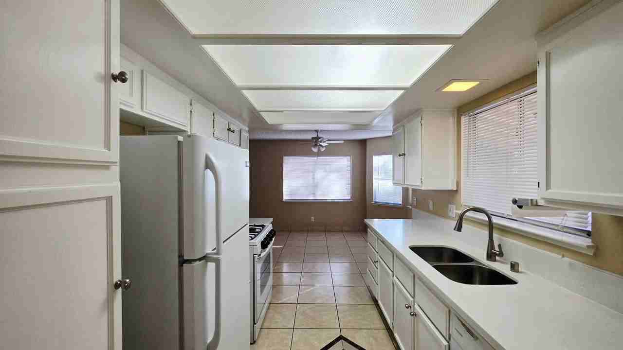 9013 Quiet Cove Way - Photo 7 of 32