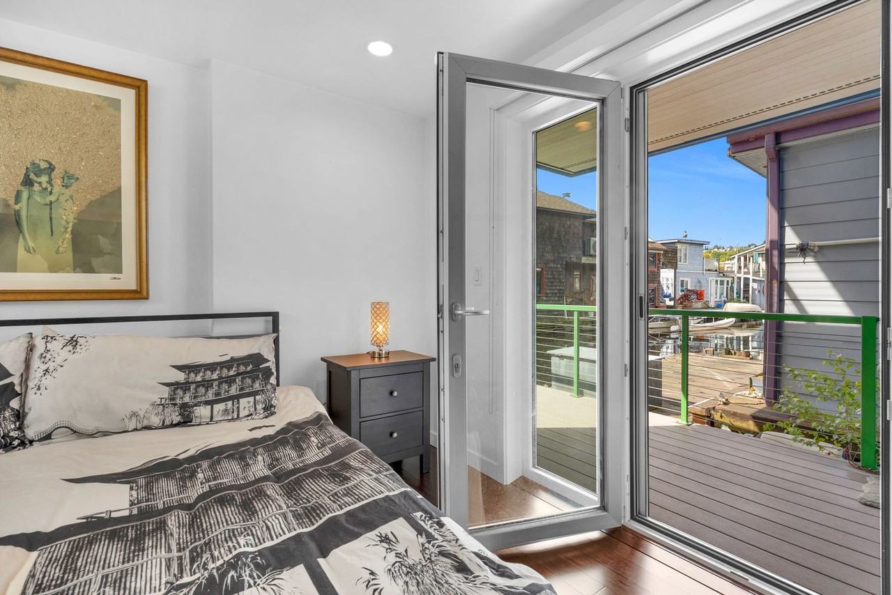 2031 Fairview Ave E #E - Photo 7 of 34