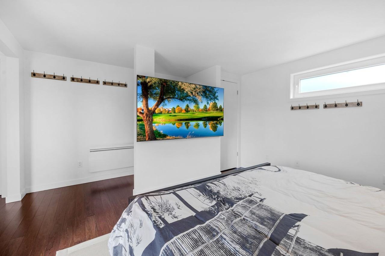 2031 Fairview Ave E #E - Photo 6 of 34