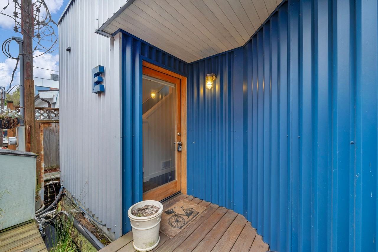 2031 Fairview Ave E #E - Photo 3 of 34