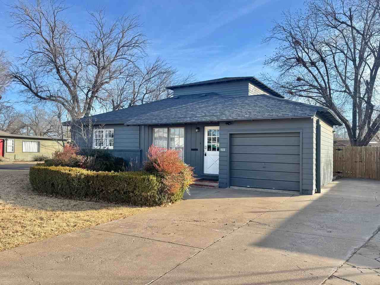 2701 27th St - Photo 2 of 18