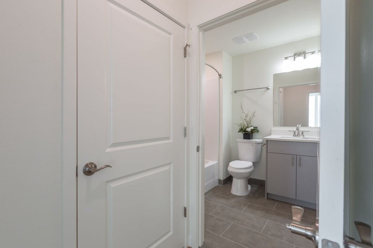 Urban 33 - Photo 4 of 50