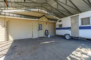 featured image of 1411 Ne Logan St