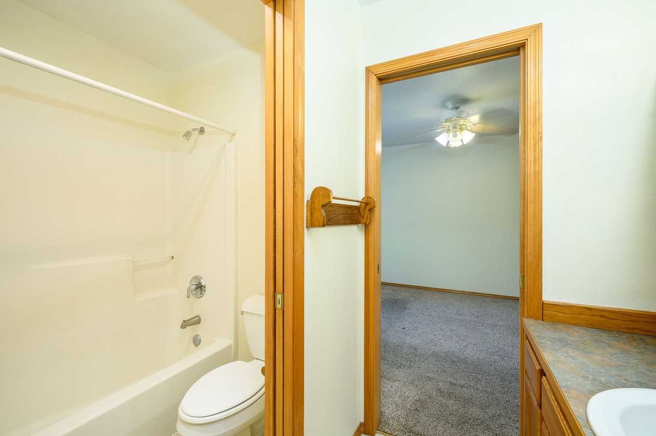 EDD1411 - Photo 3 of 34