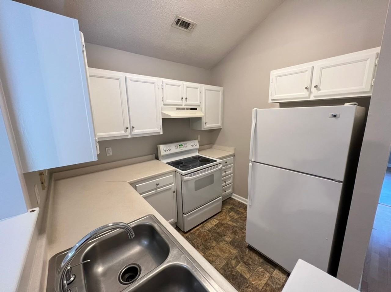 416 Devlin Pl - Photo 2 of 11