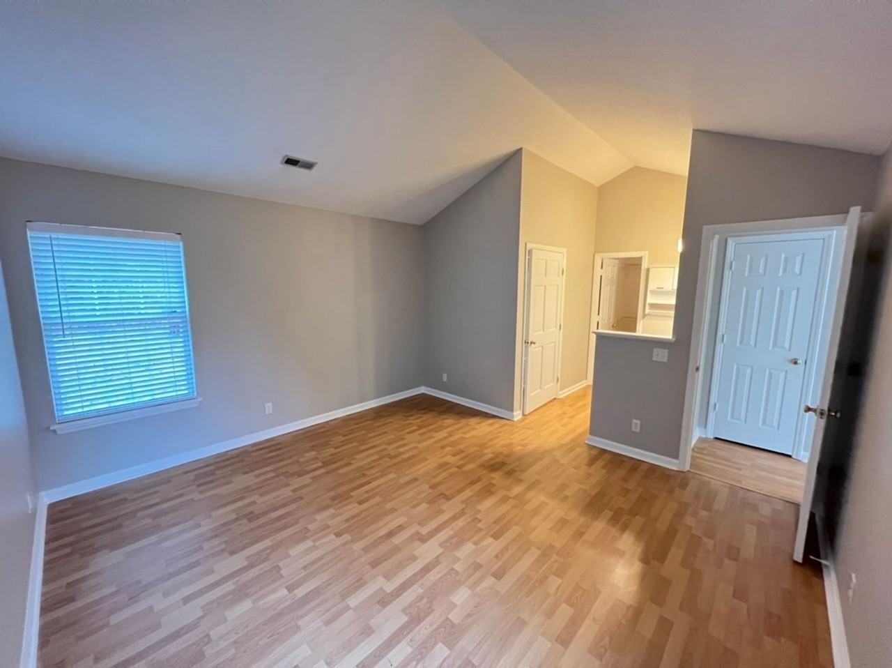 416 Devlin Pl - Photo 4 of 11