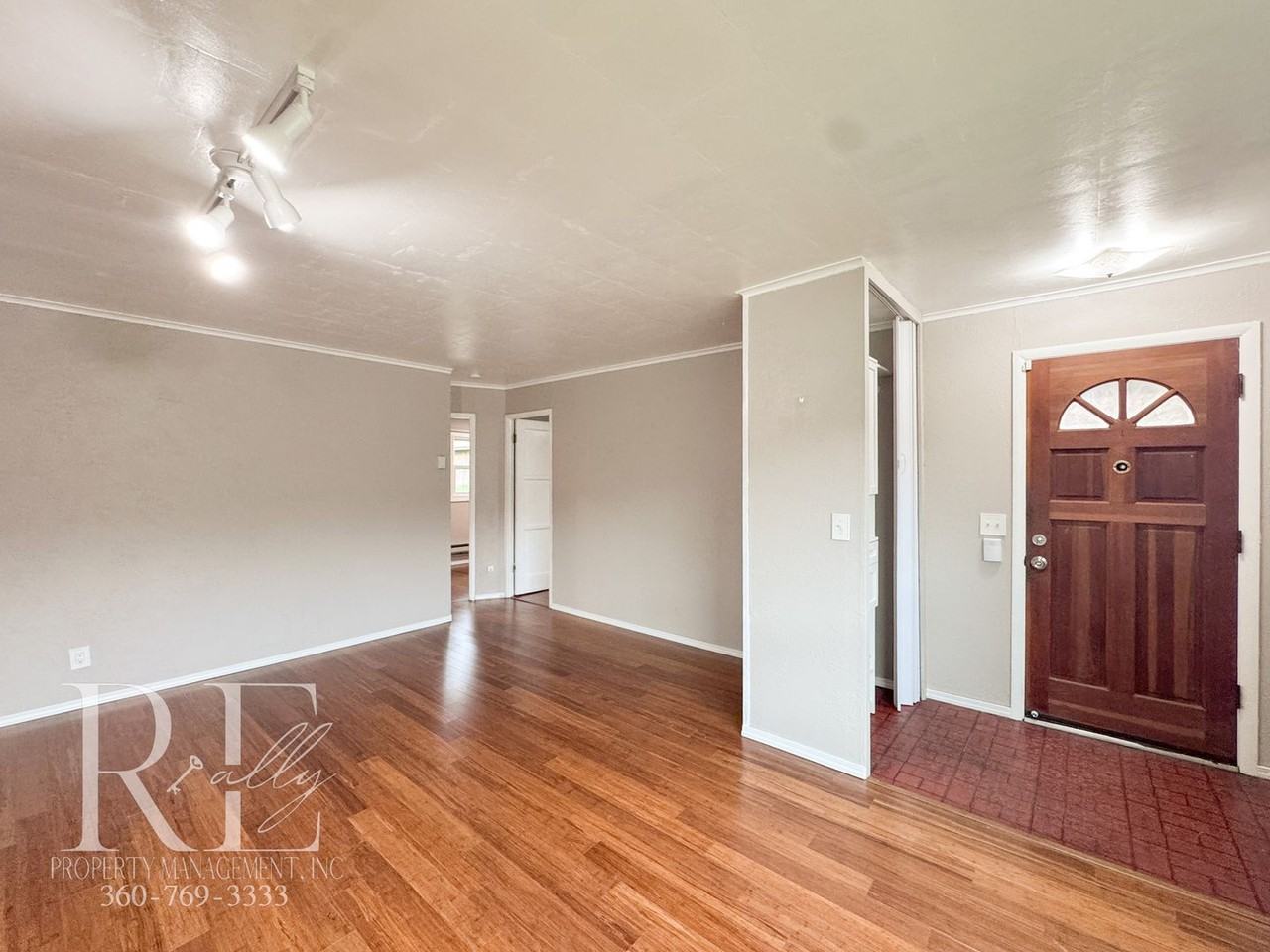 3015 Trenton Ave Ne - Photo 2 of 15