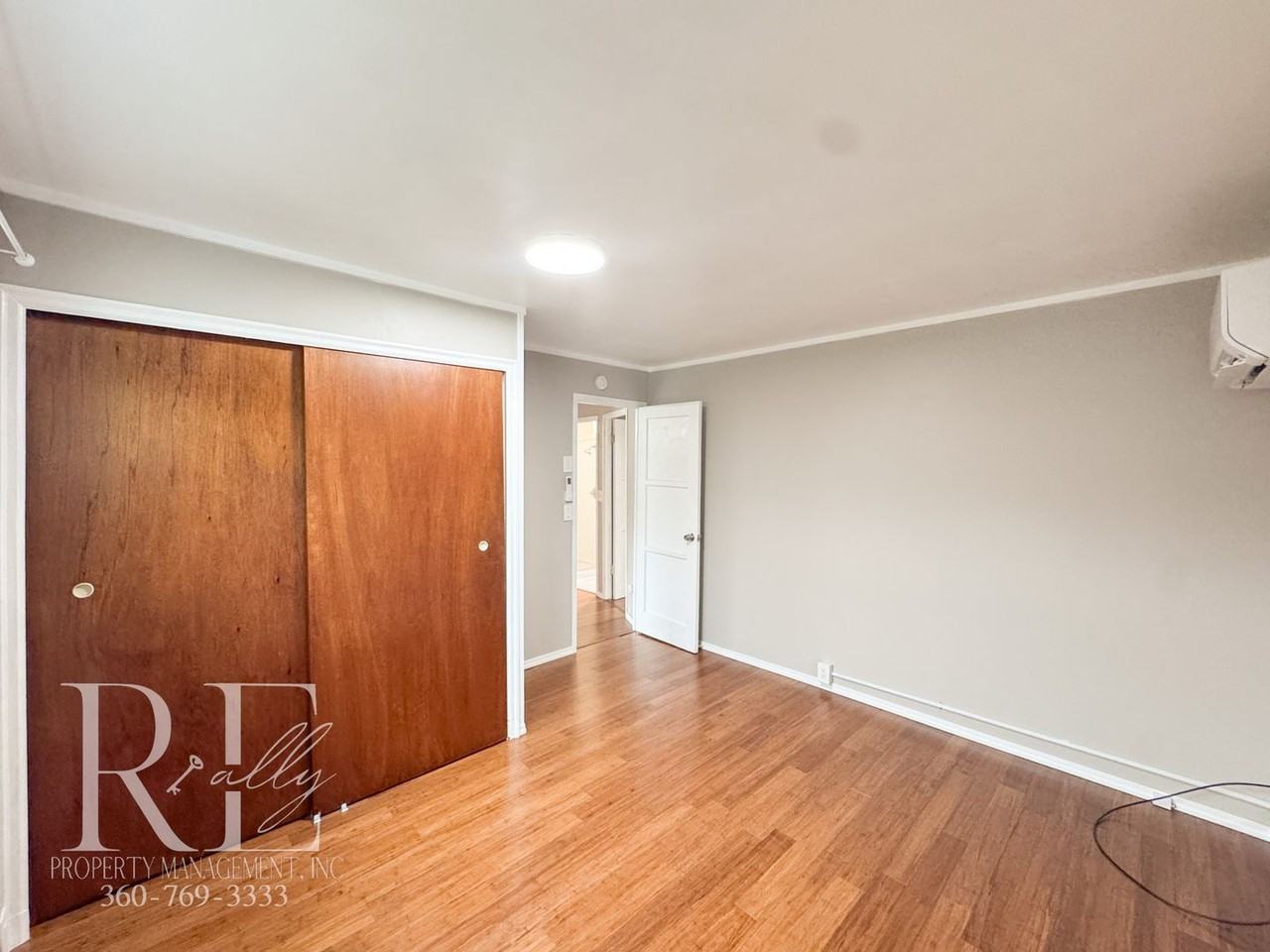 3015 Trenton Ave Ne - Photo 3 of 15