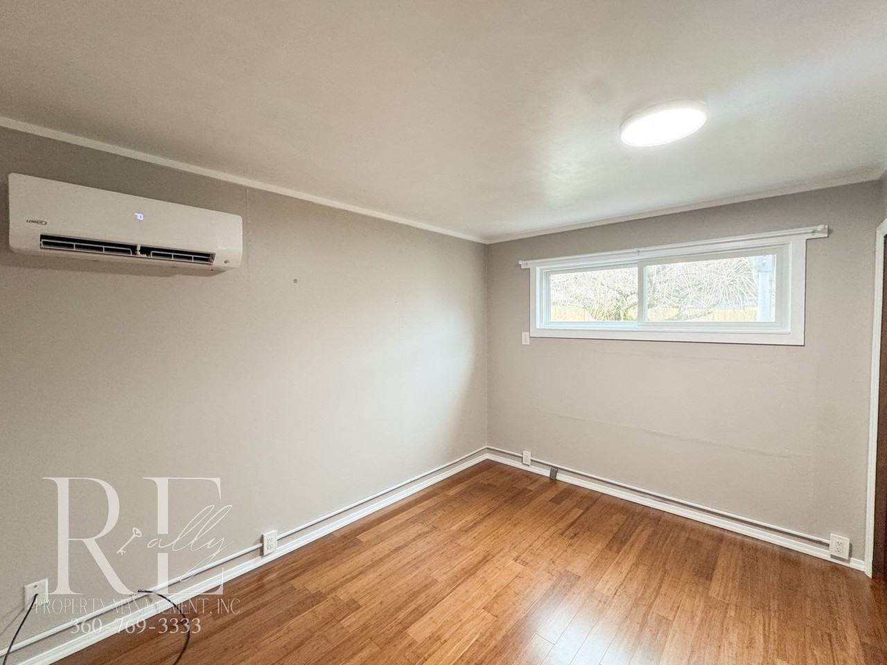 3015 Trenton Ave Ne - Photo 4 of 15