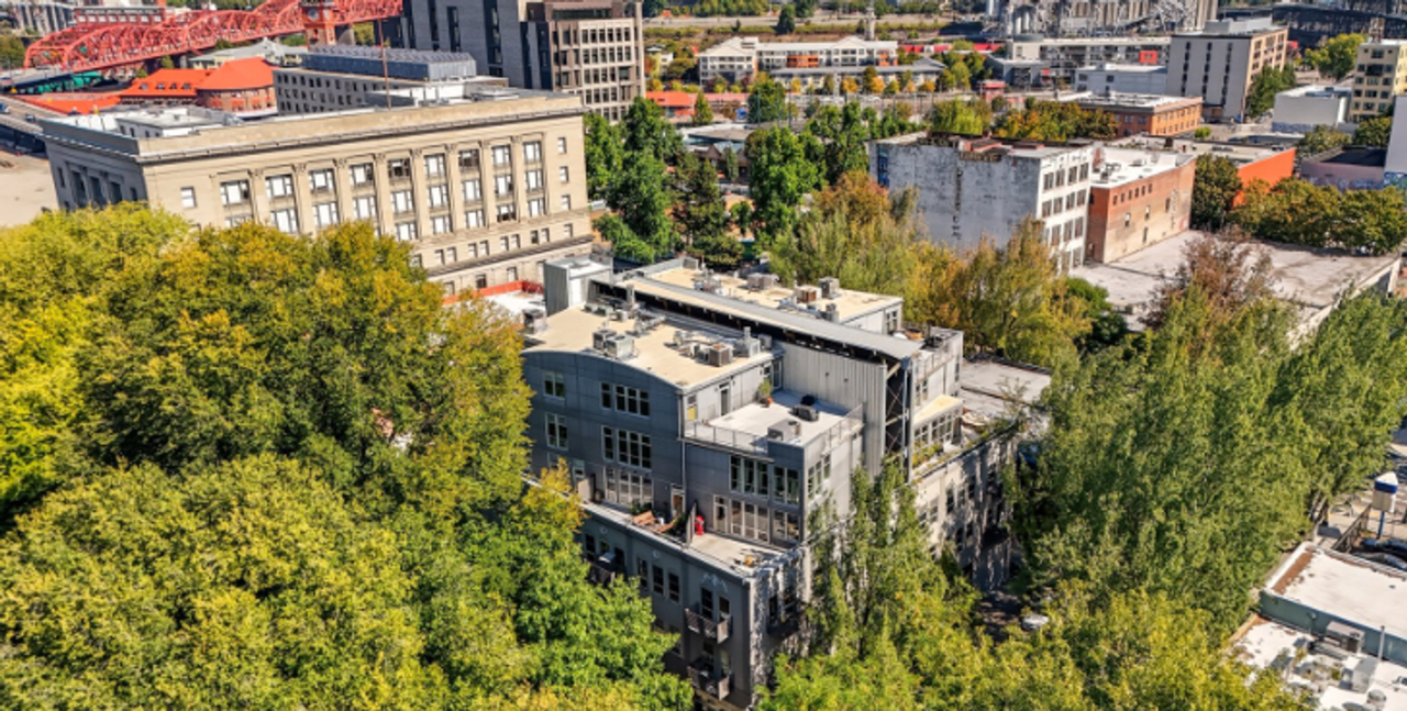 725 Nw Flanders St - Photo 2 of 4