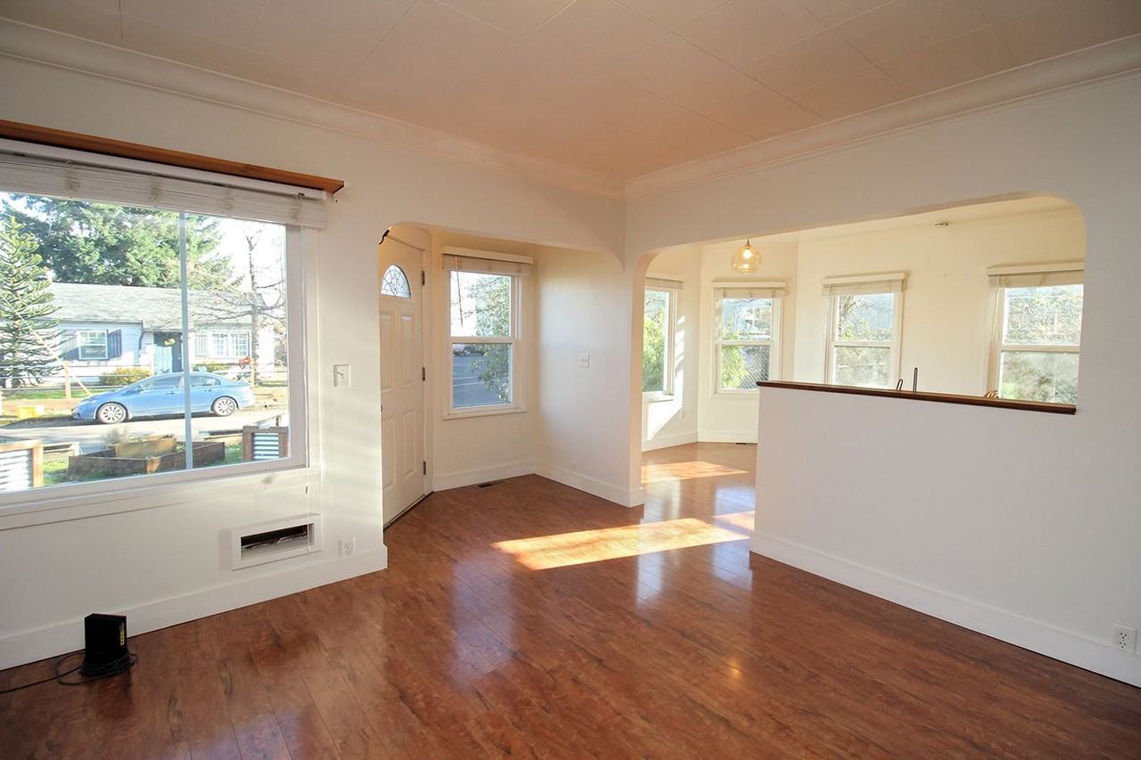 1005 Ne 58th Ave - Photo 4 of 31