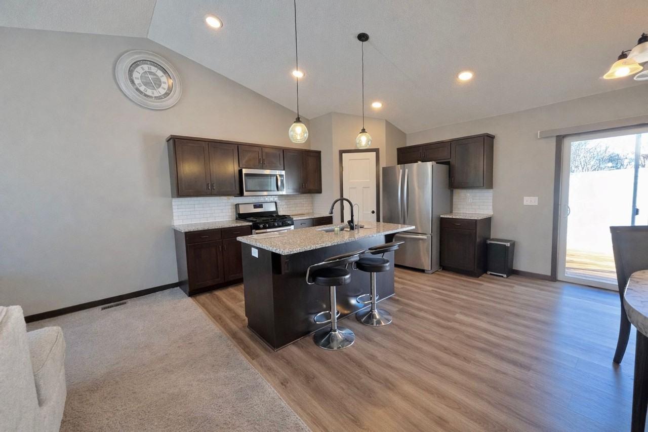 479 18th St Nw - Photo 4 of 28