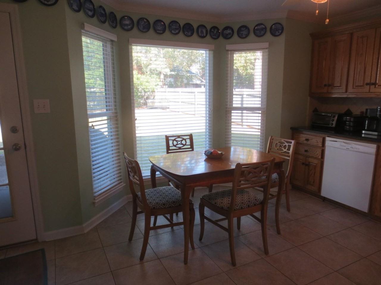 1318 Maple Leaf Ct - Photo 4 of 7