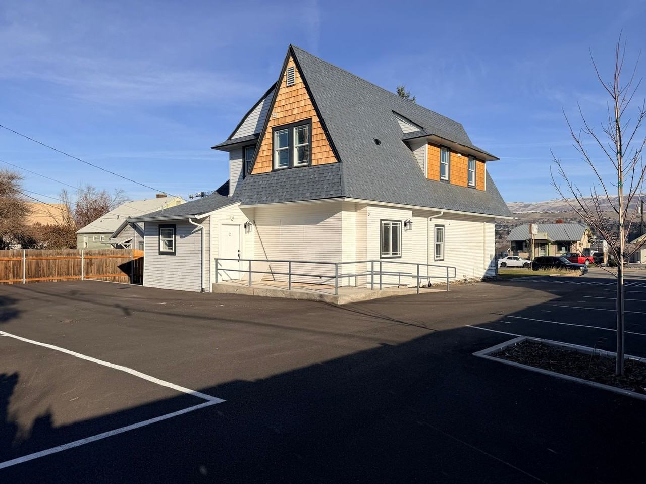 400 S Chelan Ave - Photo 3 of 3