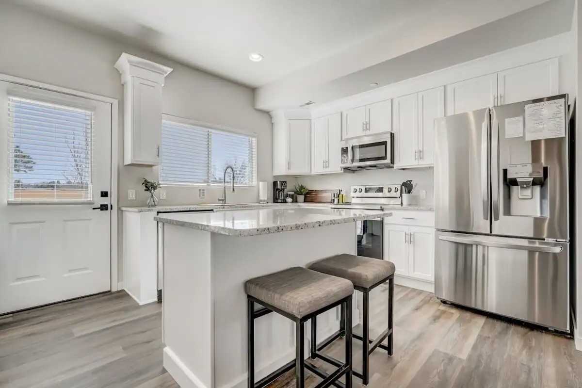 2220 E La Salle St #1 - Photo 3 of 10