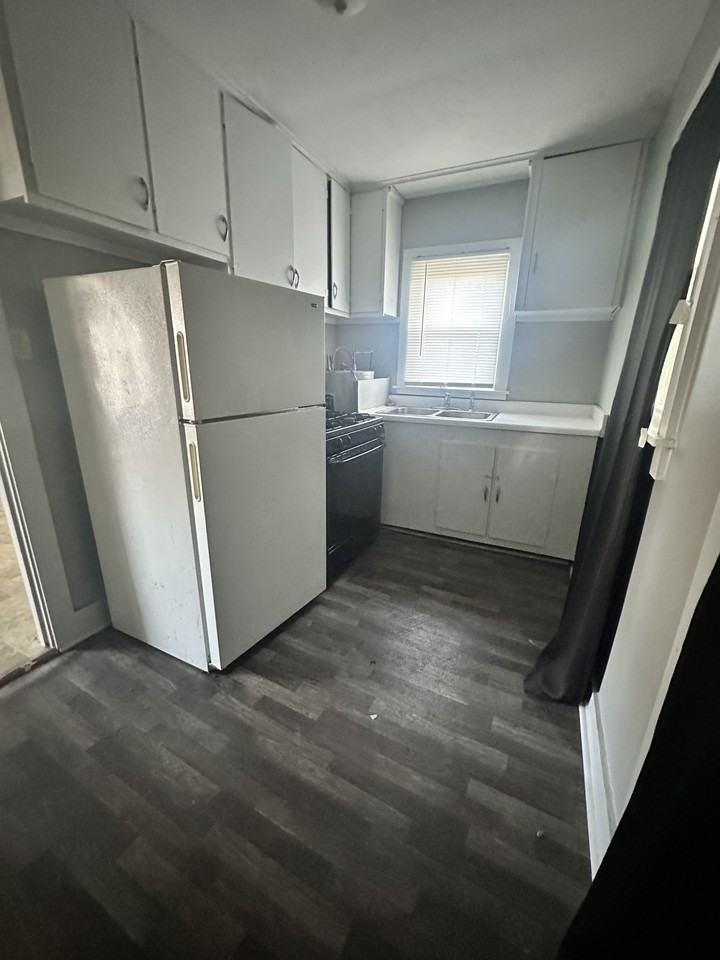 303 E 22nd St #1 - Photo 3 of 20