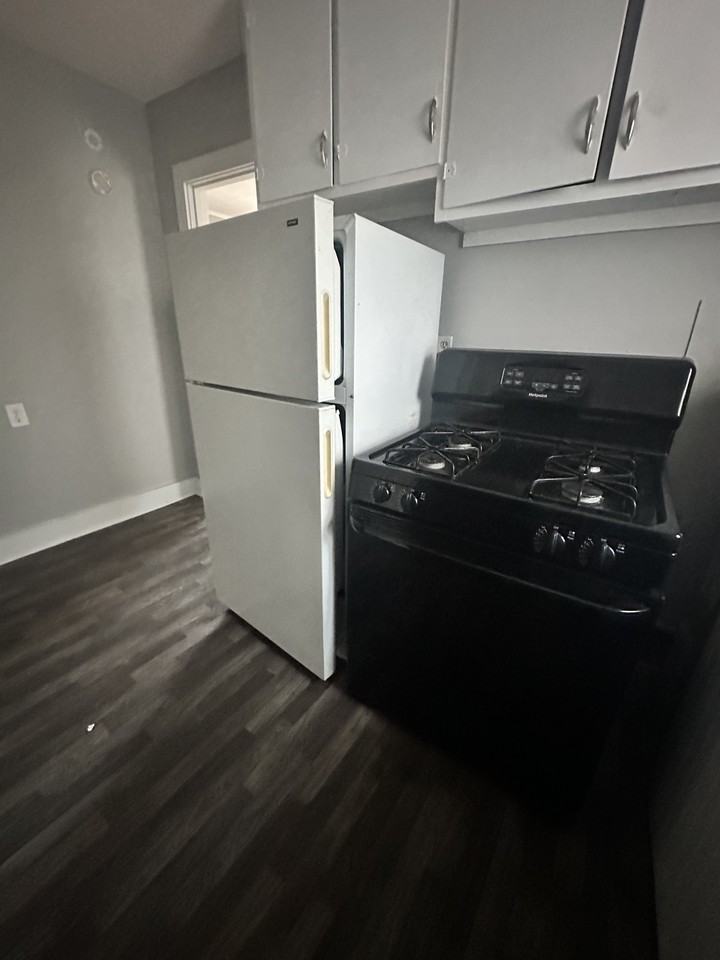 303 E 22nd St #1 - Photo 4 of 20