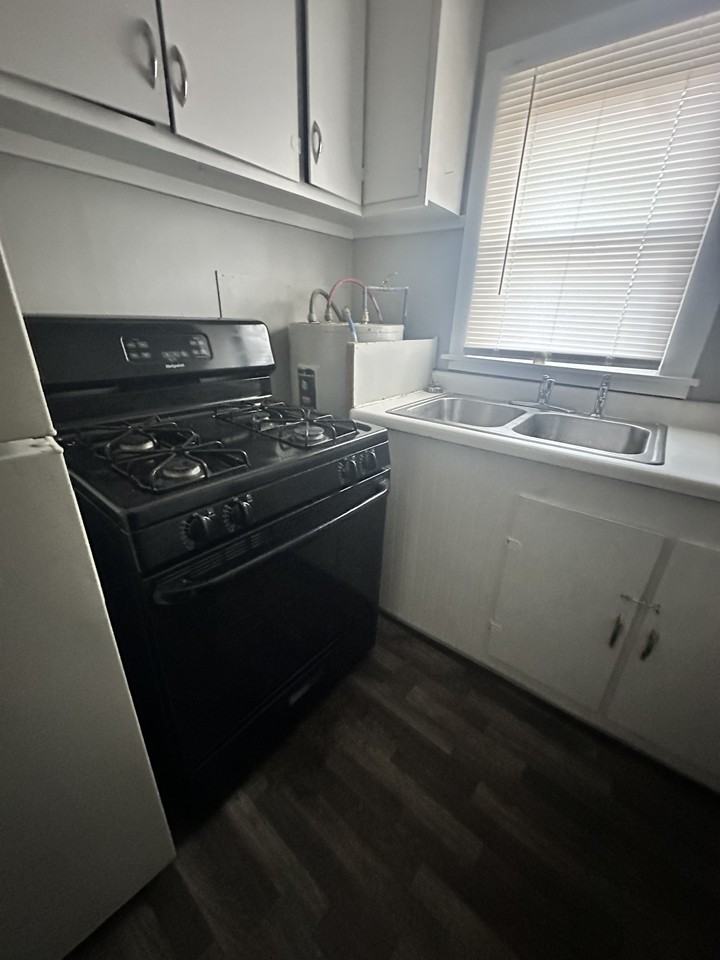 303 E 22nd St #1 - Photo 6 of 20