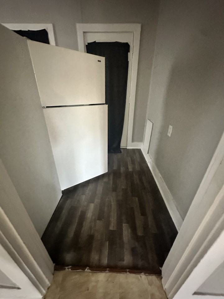 303 E 22nd St #1 - Photo 7 of 20